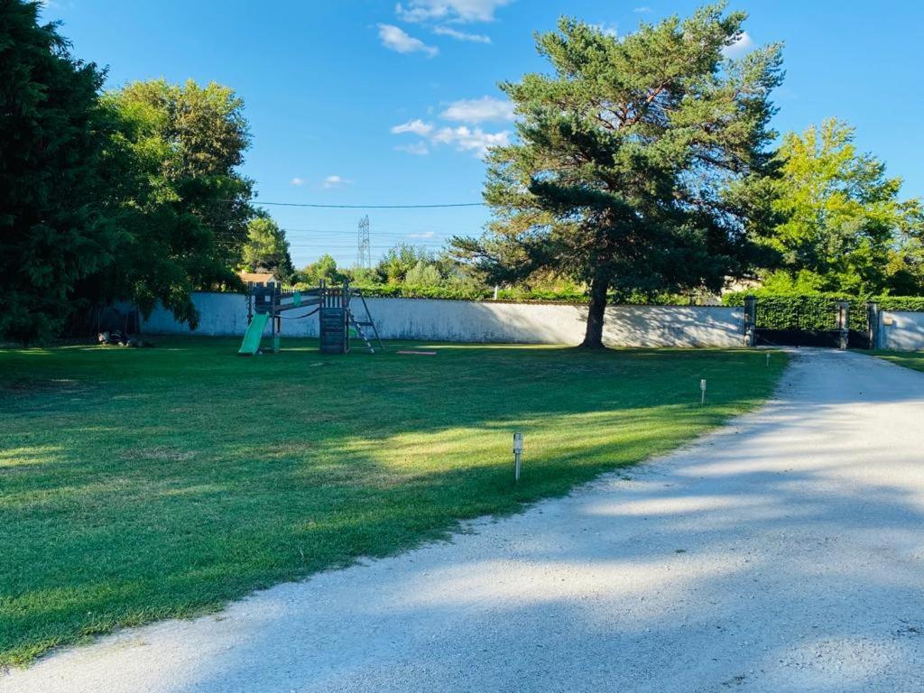 Gite E & M Saint-Denis-de-Pile ภายนอก รูปภาพ